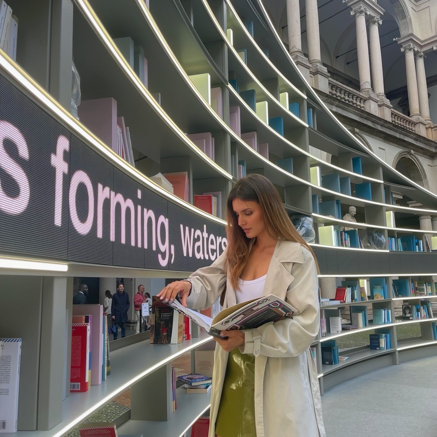 Victoria Clara Swart reading at a book installation in Milan